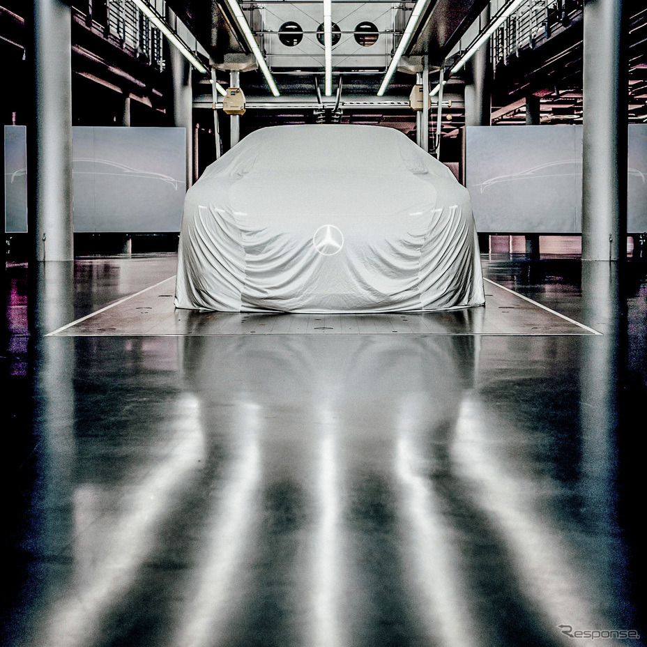 メルセデスベンツの「EQ」セダンコンセプトカーのティザーイメージ