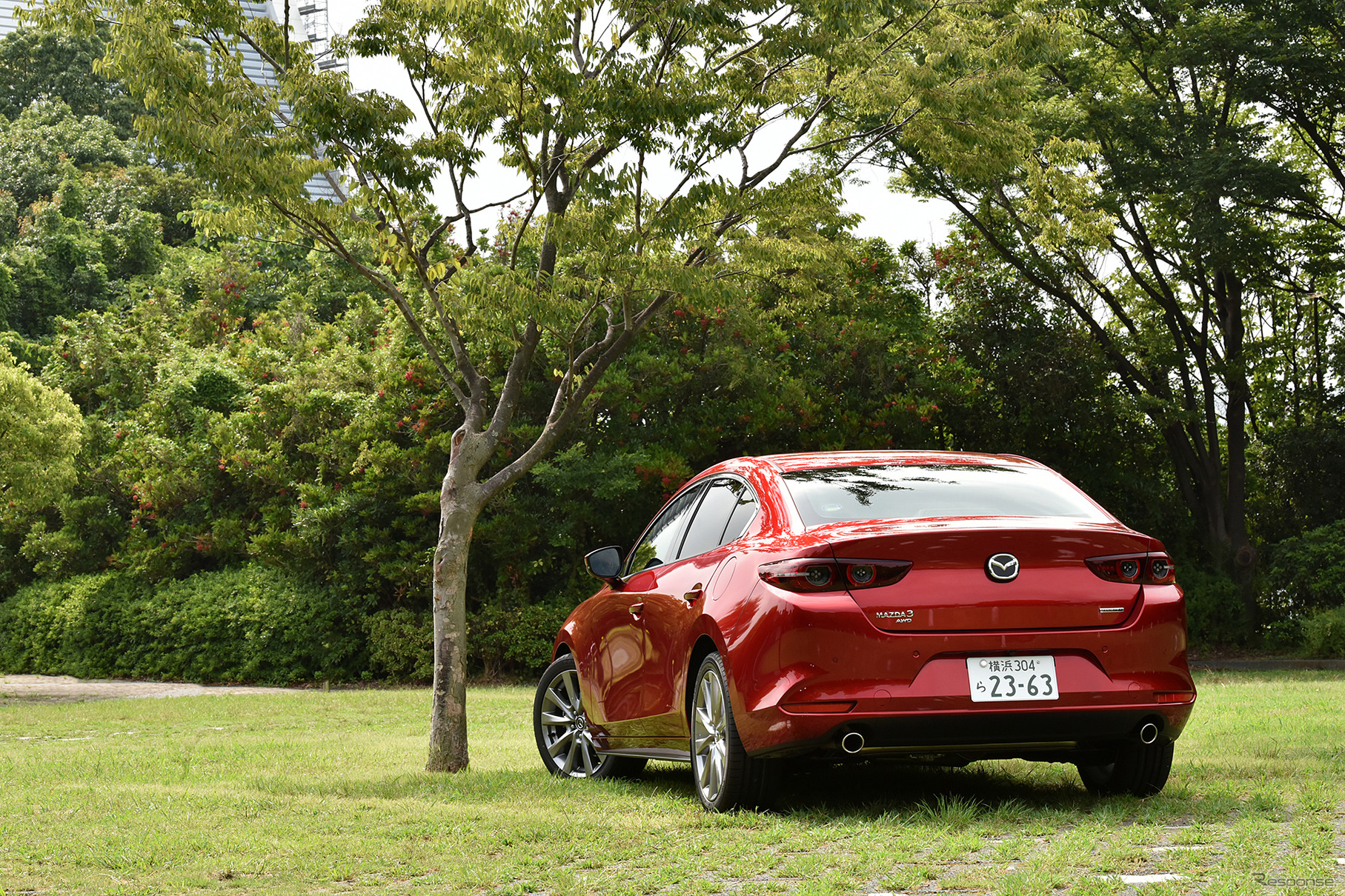 マツダ3新型、セダン