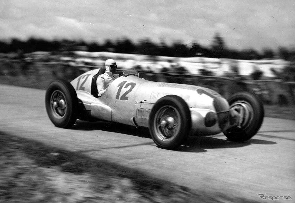 W125（1937年ドイツGP）。ルドルフ・カラッチョーラの運転で優勝。