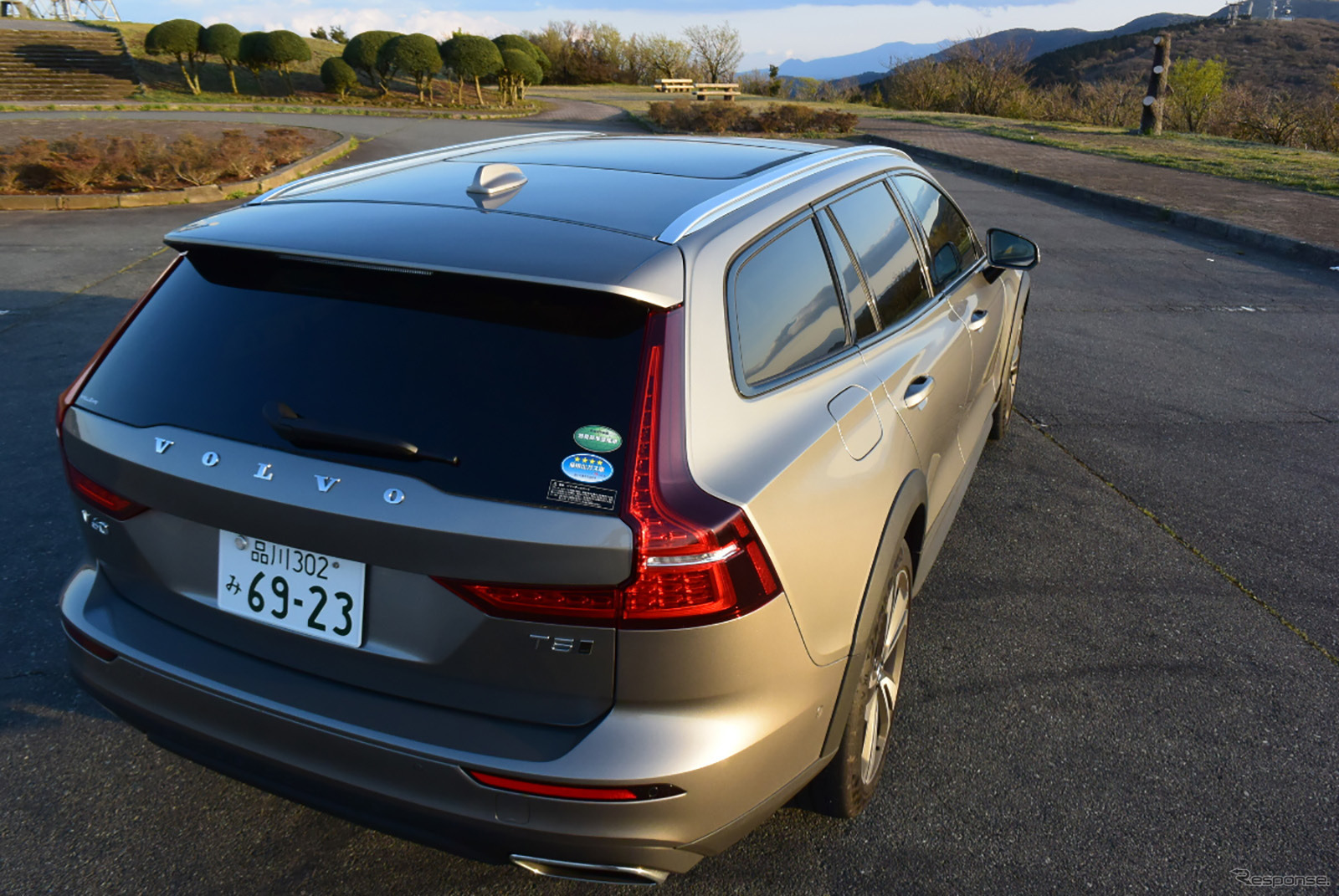 ボルボ V60クロスカントリー T5 AWD Pro