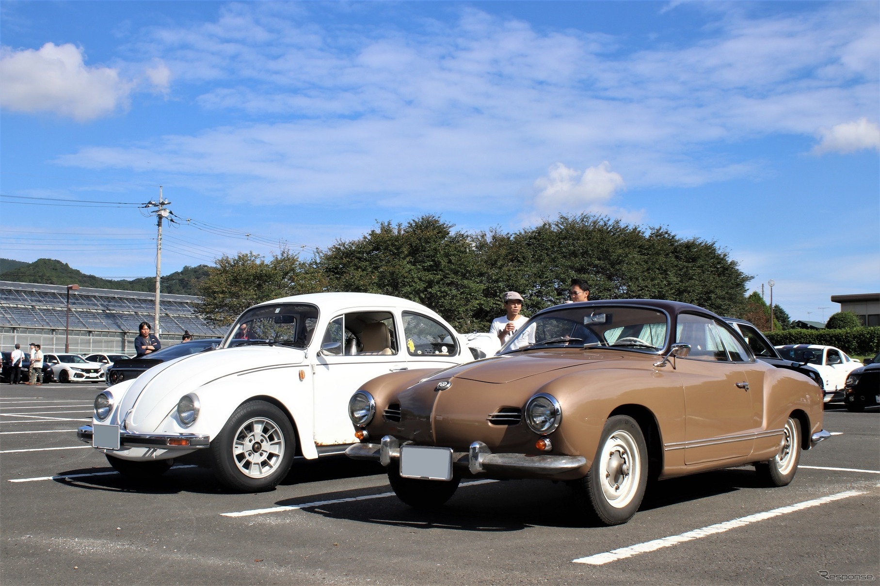 VWビートル（左）とカルマンギア（第100回フリーモーターミーティング）