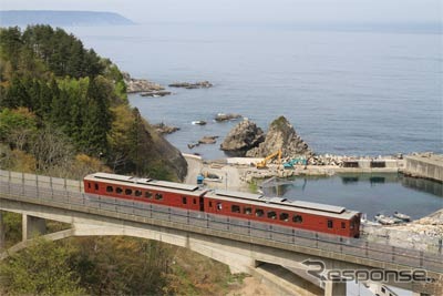 「AKB48列車」は、レトロ車「さんりくしおさい」で運行される。