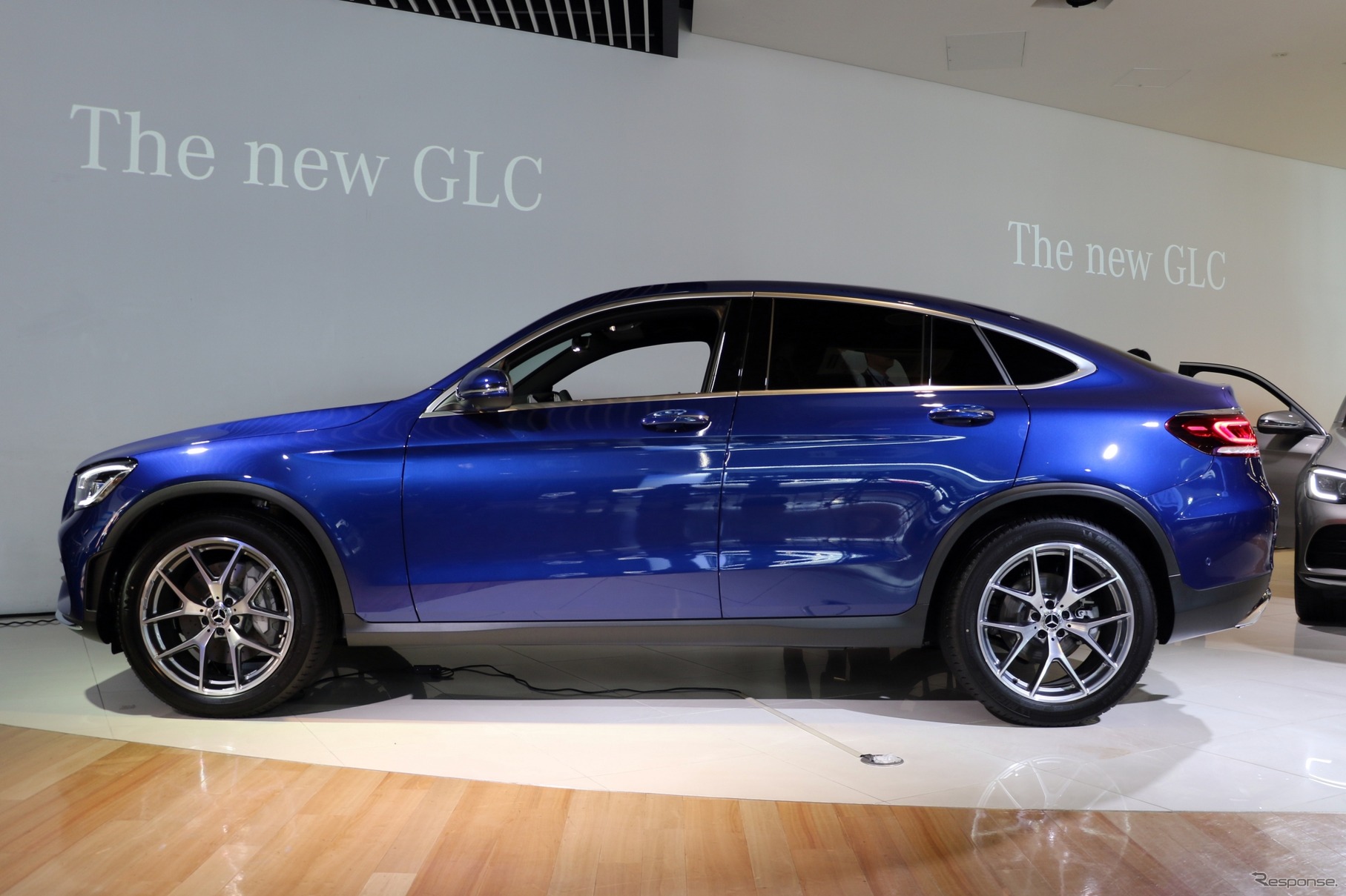 メルセデスベンツ GLCクーペ 改良新型（GLC 300 4MATIC Coupe ブリリアントブルー）