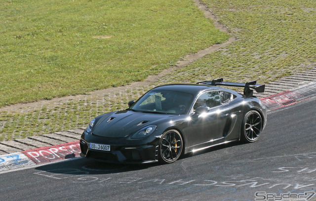 ポルシェ ケイマン GT4 RS 開発車両　スクープ写真