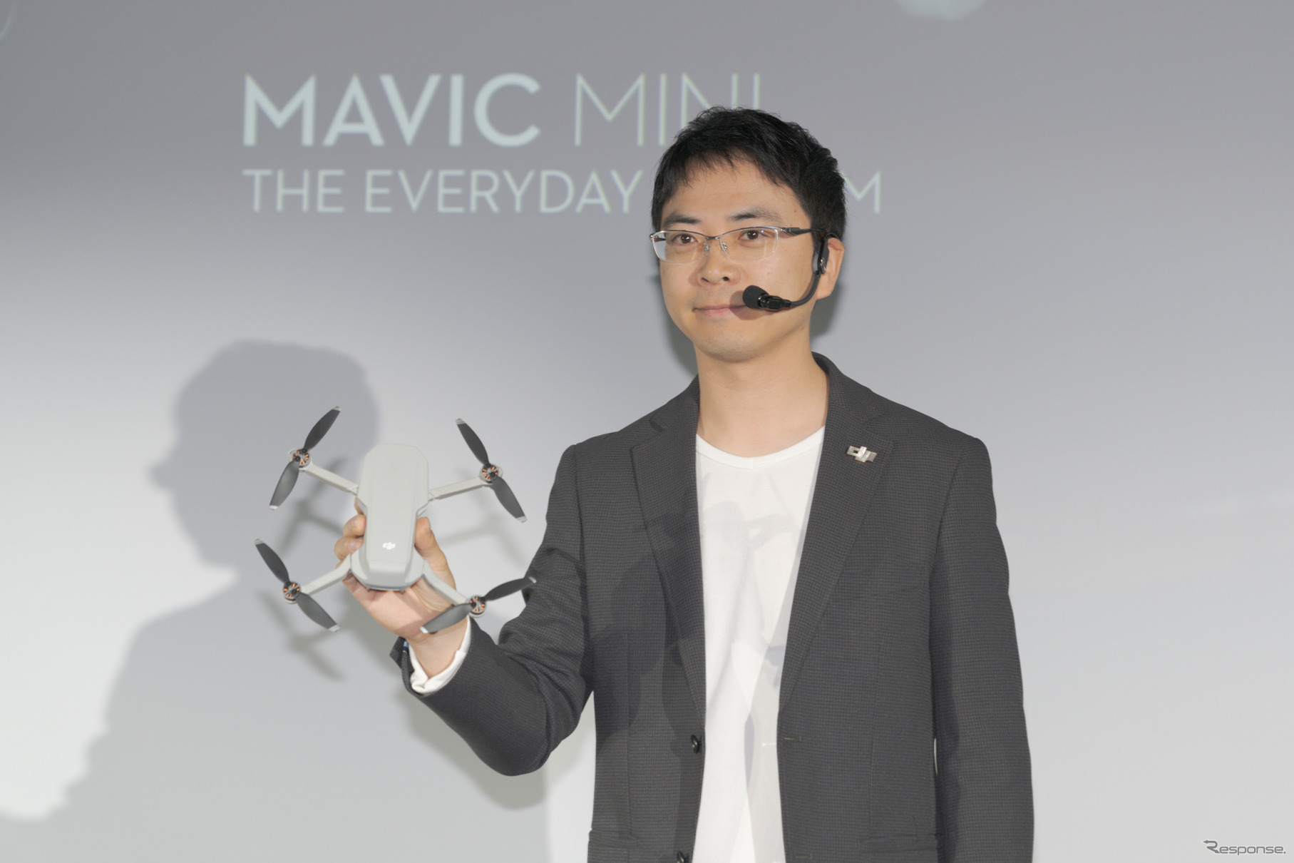 代表取締役の呉韜（ご・とう）氏が、Mavic Miniを持って説明を行った。