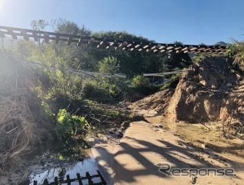 路盤が流出した三陸鉄道リアス線織笠～岩手船越間。10月23日時点の被災状況。