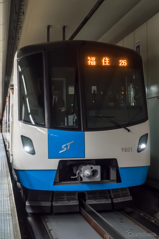 幼児1人から4人までの無料化が実施される方向で調整が進んでいる札幌市営地下鉄。写真は東豊線用9000形。