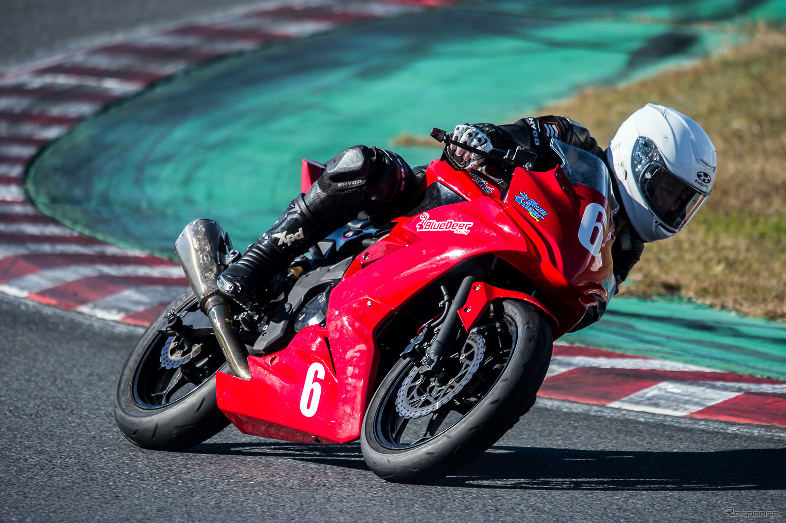 サーキットのスポーツ走行では街乗りでは起こりにくいボルト緩みなども起こりやすく、整備にはかなり気を配る必要がある。