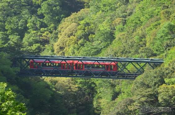 2020年秋頃の復旧を目指すことになった箱根登山鉄道。写真は3100形。