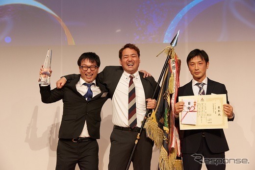 ＜サービス部門優勝＞太平興業（田中辰人氏、平岩久径氏、齋野一也氏）