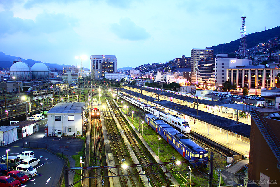 九州新幹線西九州ルートの終点となる長崎駅。同駅は新幹線乗入れに備えて、2019年度末に高架化される予定となっている。新幹線開業後、並行在来線となる長崎本線のうち、長崎～諫早間は引続きJR九州が第一種鉄道事業者として運行する。