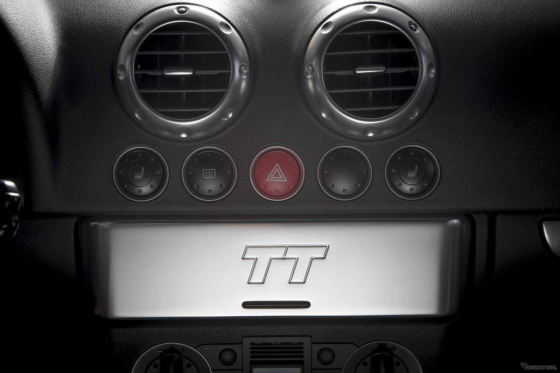 アウディ TTクーペ 1.8T クワトロ(初代・フルレストア車両)