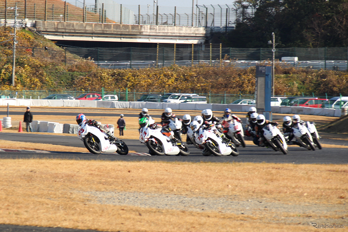 SRS-Motoの模擬レース風景