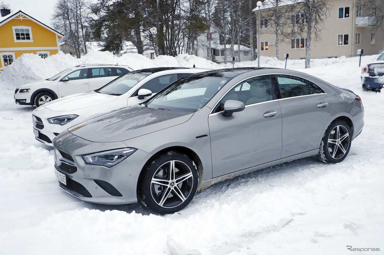 メルセデスベンツ CLA 新型に設定されるPHEV「250e」開発車両（スクープ写真）