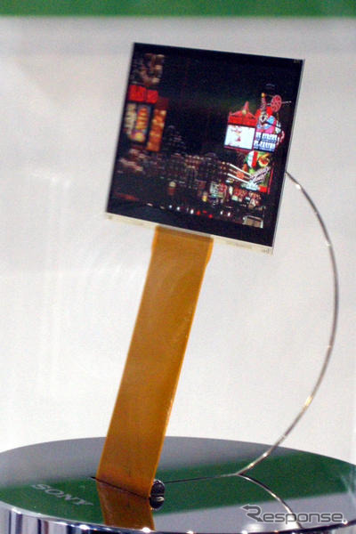 ディスプレイ08…ソニーの有機ELパネルに人だかり