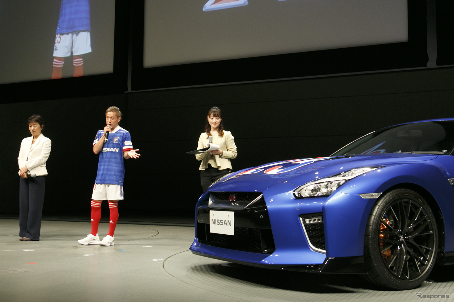 J1優勝の立役者、横浜F・マリノス仲川選手にサプライズ！ 日産が GT-R を贈呈