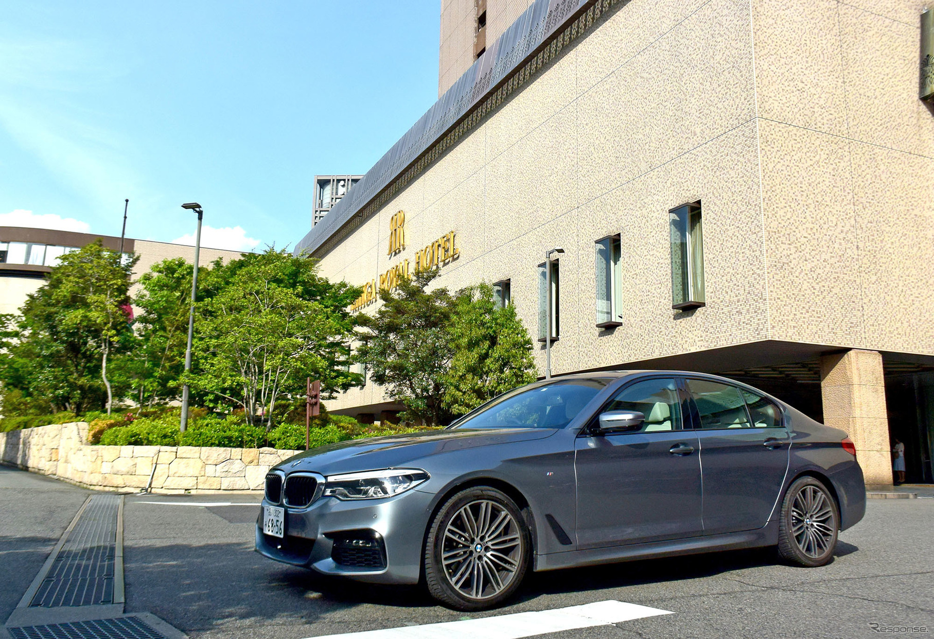 BMW 523d M Sport。大阪のリーガロイヤルホテルにて。