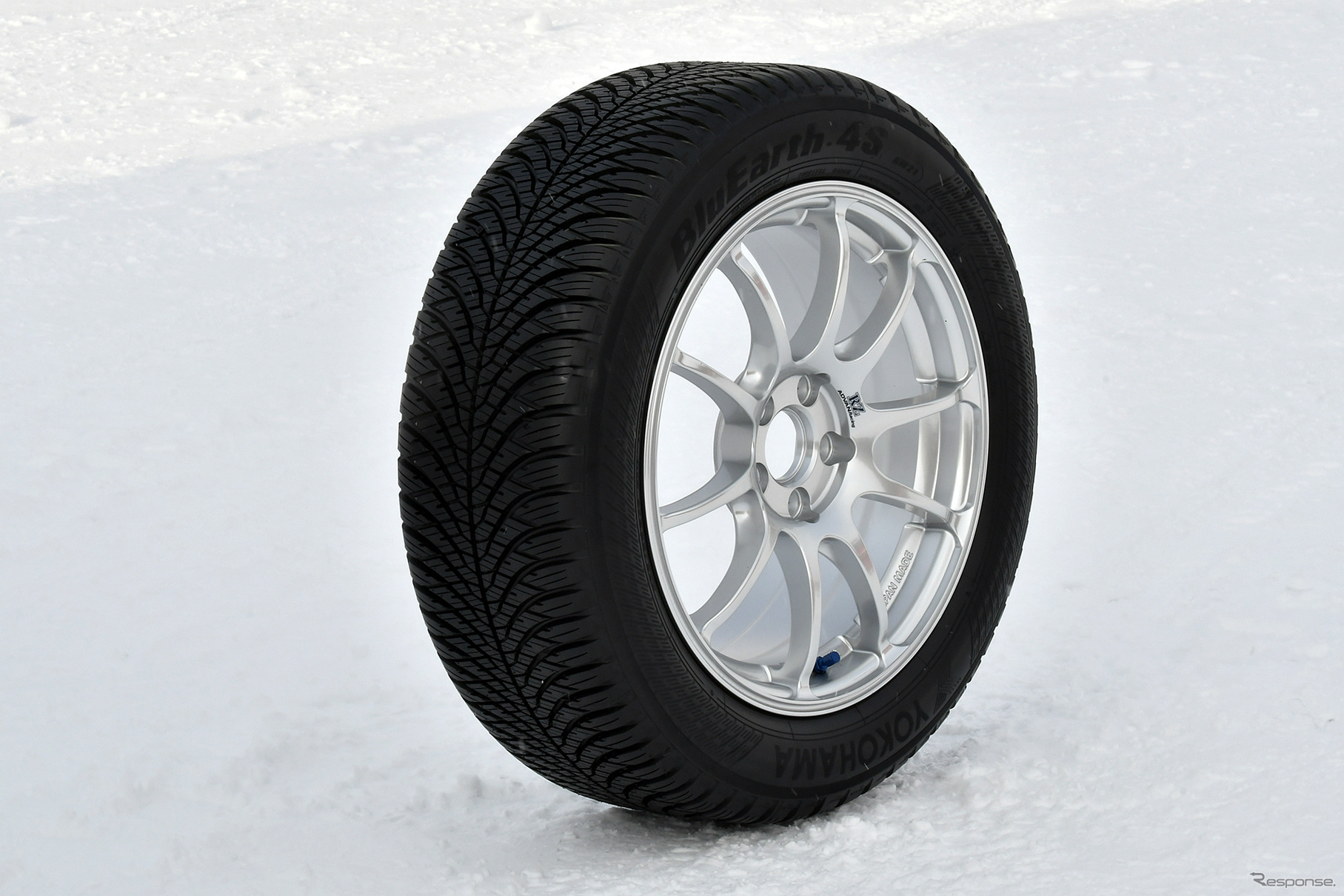 雪にも強いオールシーズンタイヤ「ブルーアース-4S AW21」
