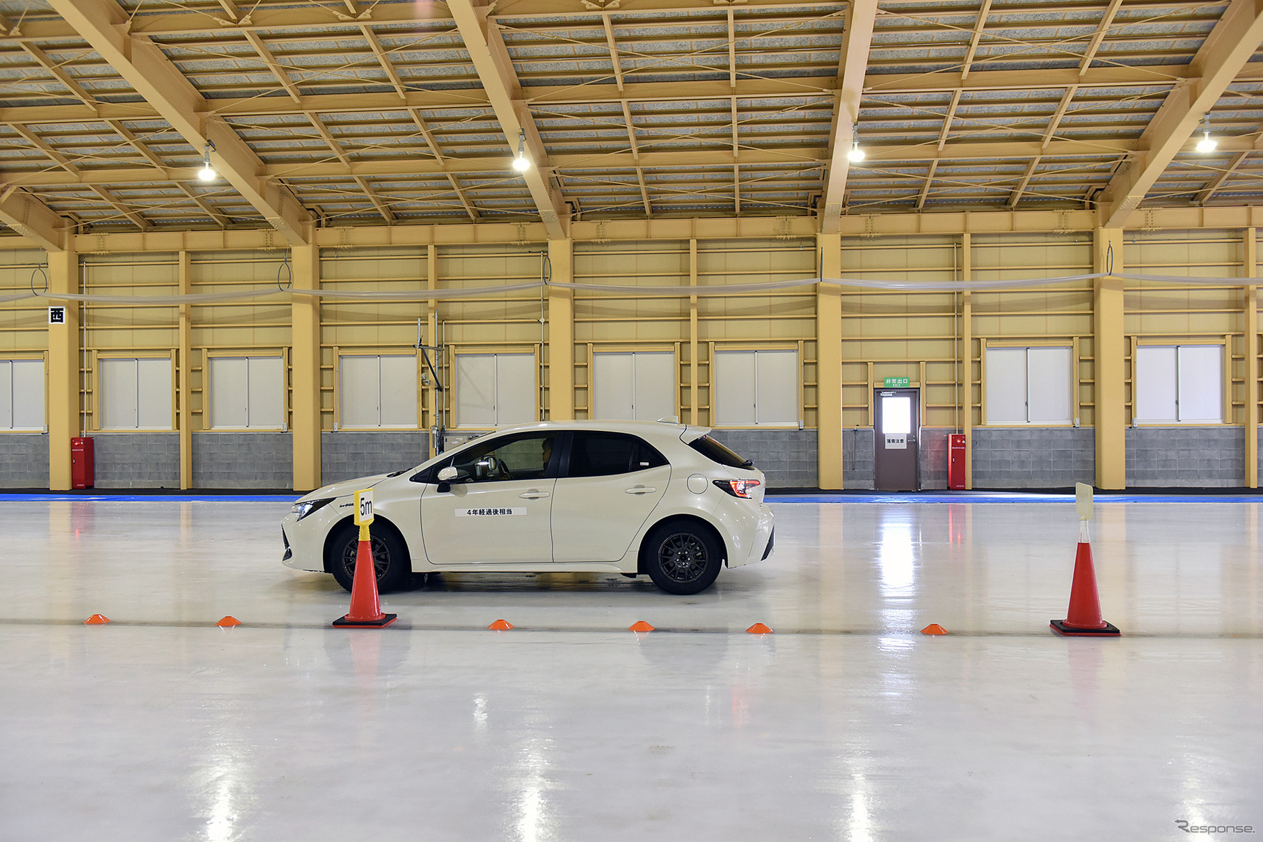 4年経過したスタッドレスを履いたカローラスポーツを使っての氷上での制動力のテスト