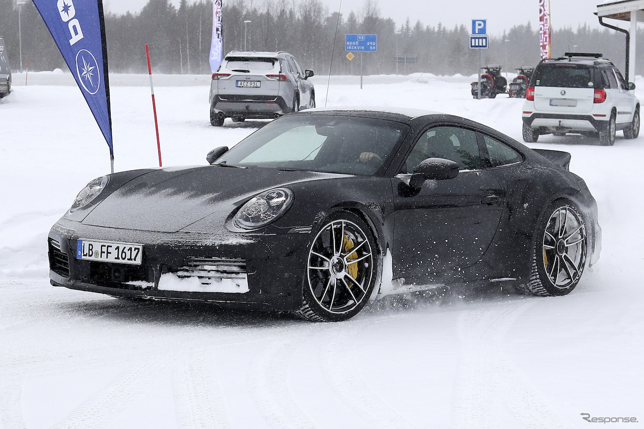 ダックテールを装着したポルシェ 911ターボS プロトタイプ（スクープ写真）