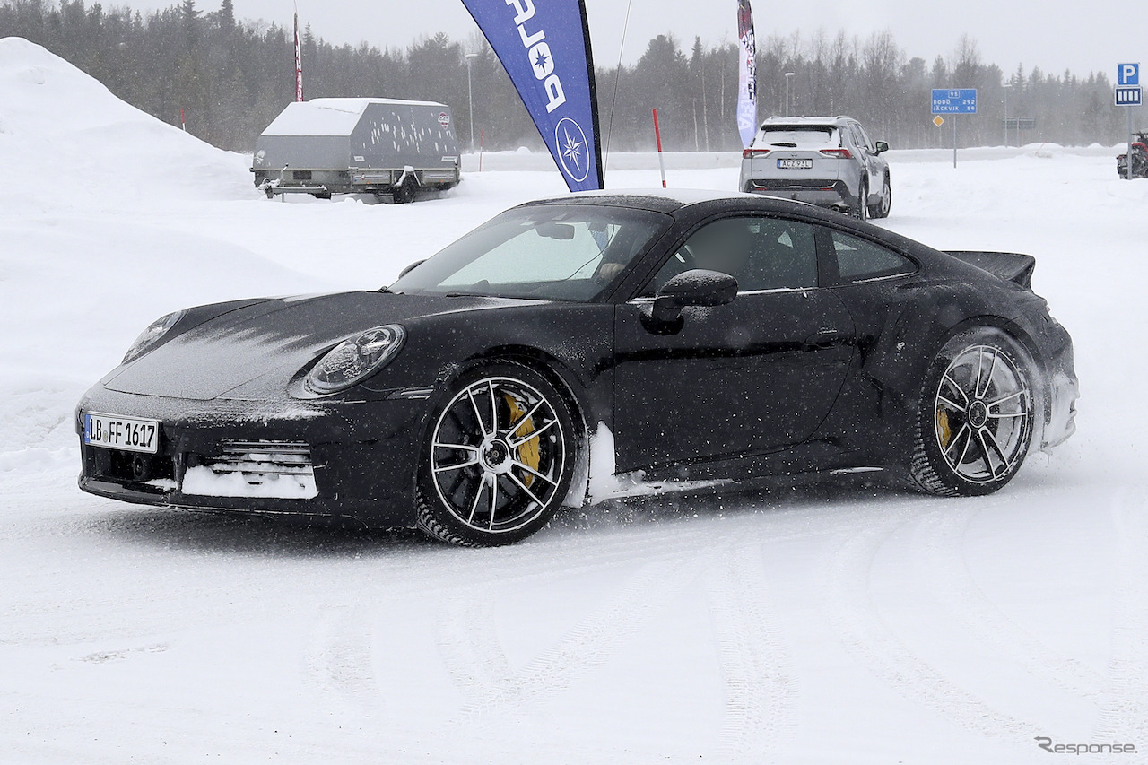 ダックテールを装着したポルシェ 911ターボS プロトタイプ（スクープ写真）