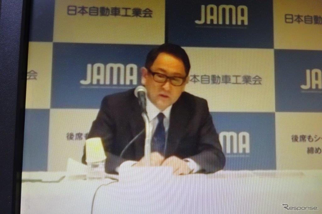 ネット中継による会見を行う豊田章男自工会会長（2020年3月19日）