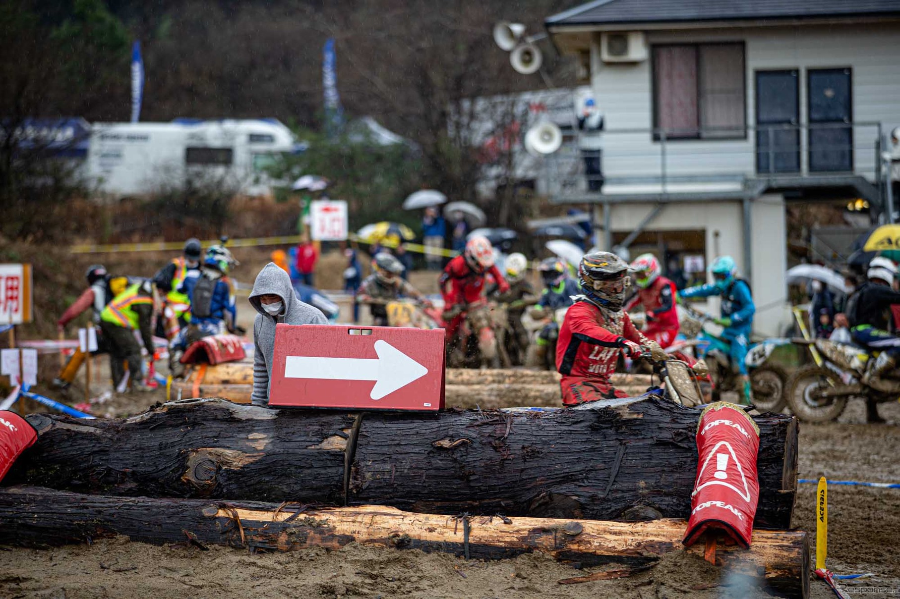 【JNCC 開幕戦】雨の阪下を制したのはベテラン鈴木健二