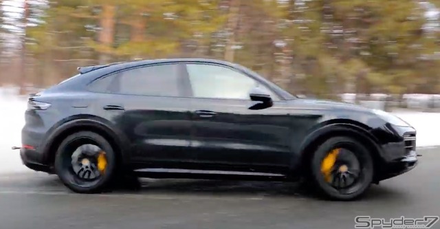 ポルシェ カイエンクーペ GTS 開発車両　スクープ動画