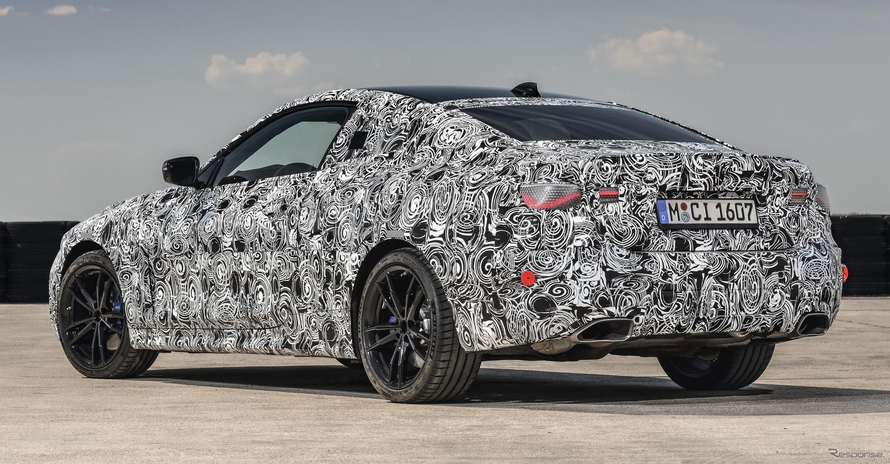 BMW 4シリーズ・クーペ 次期型のプロトタイプ