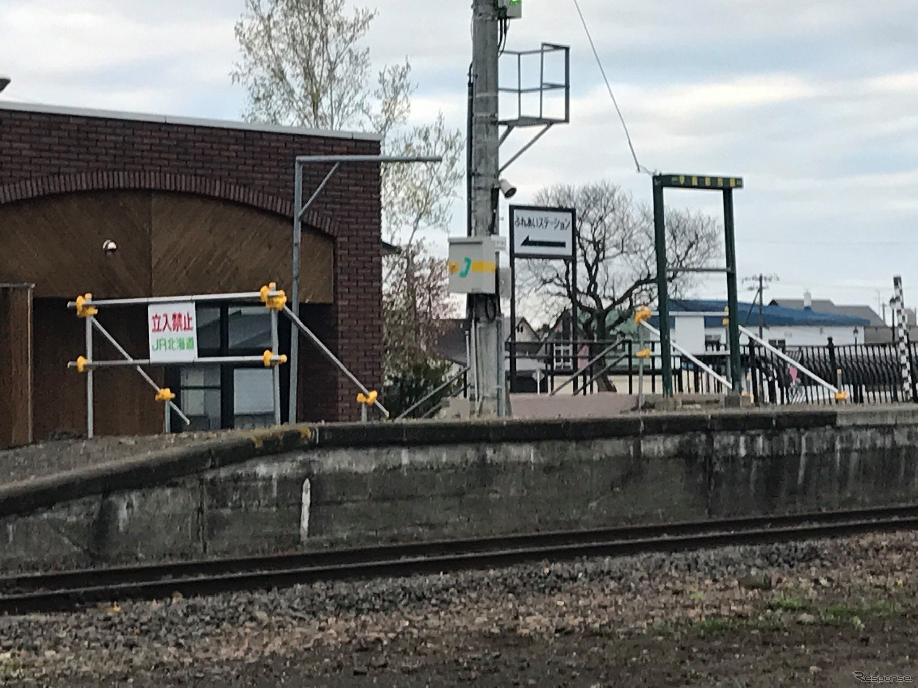 駅名標が取り外された旧浦臼駅。同駅は歯科医院が入居しているため、取壊しはされない模様。