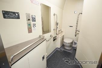 SR1系に設置されているバリアフリー対応トイレ。