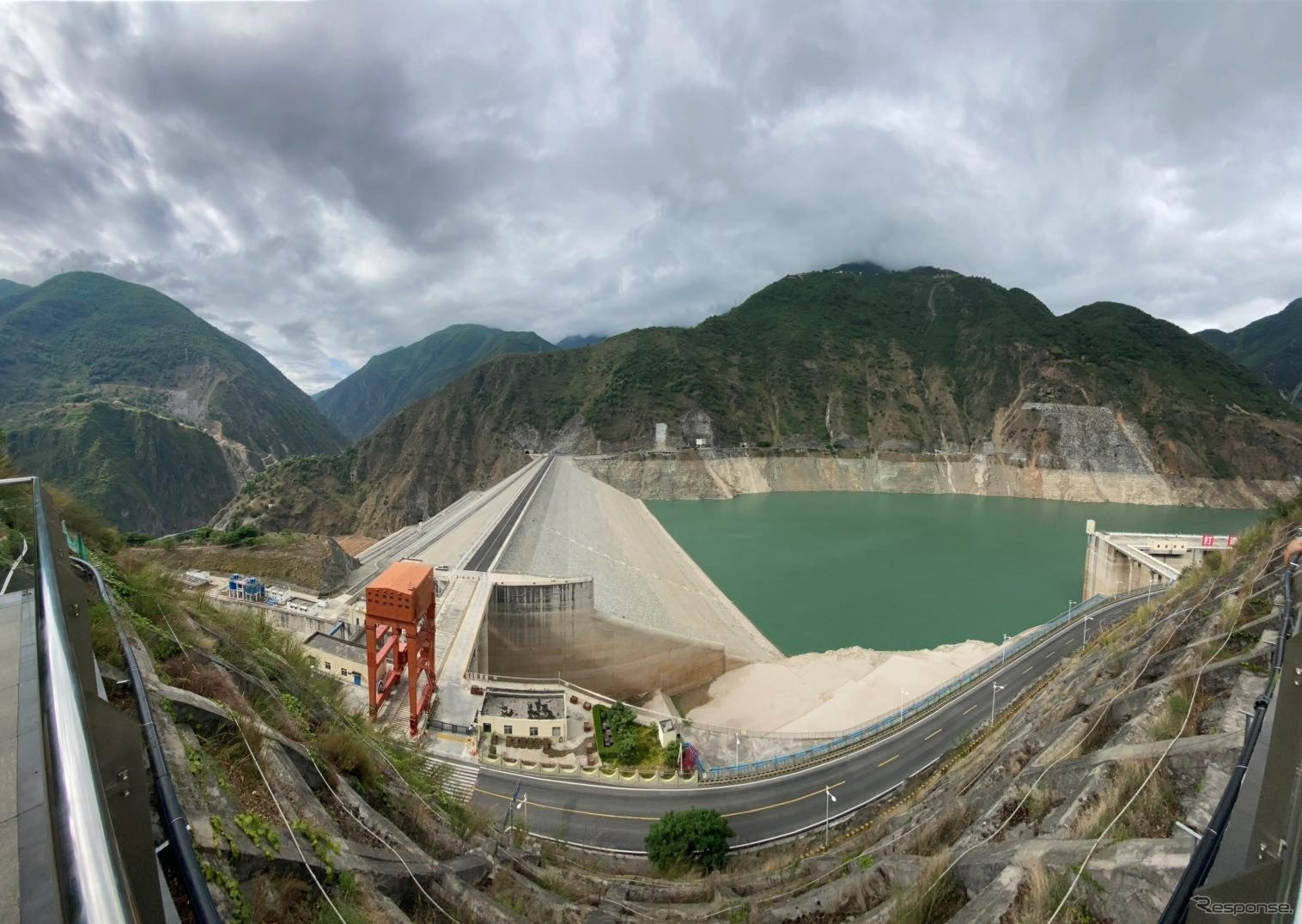 ボルボカーズの中国成都工場に電力を供給する水力発電所