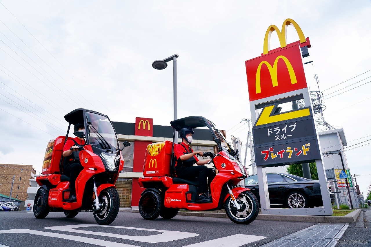 マックデリバリーサービスにテスト導入された屋根付き三輪電動スクーター「AAカーゴ」