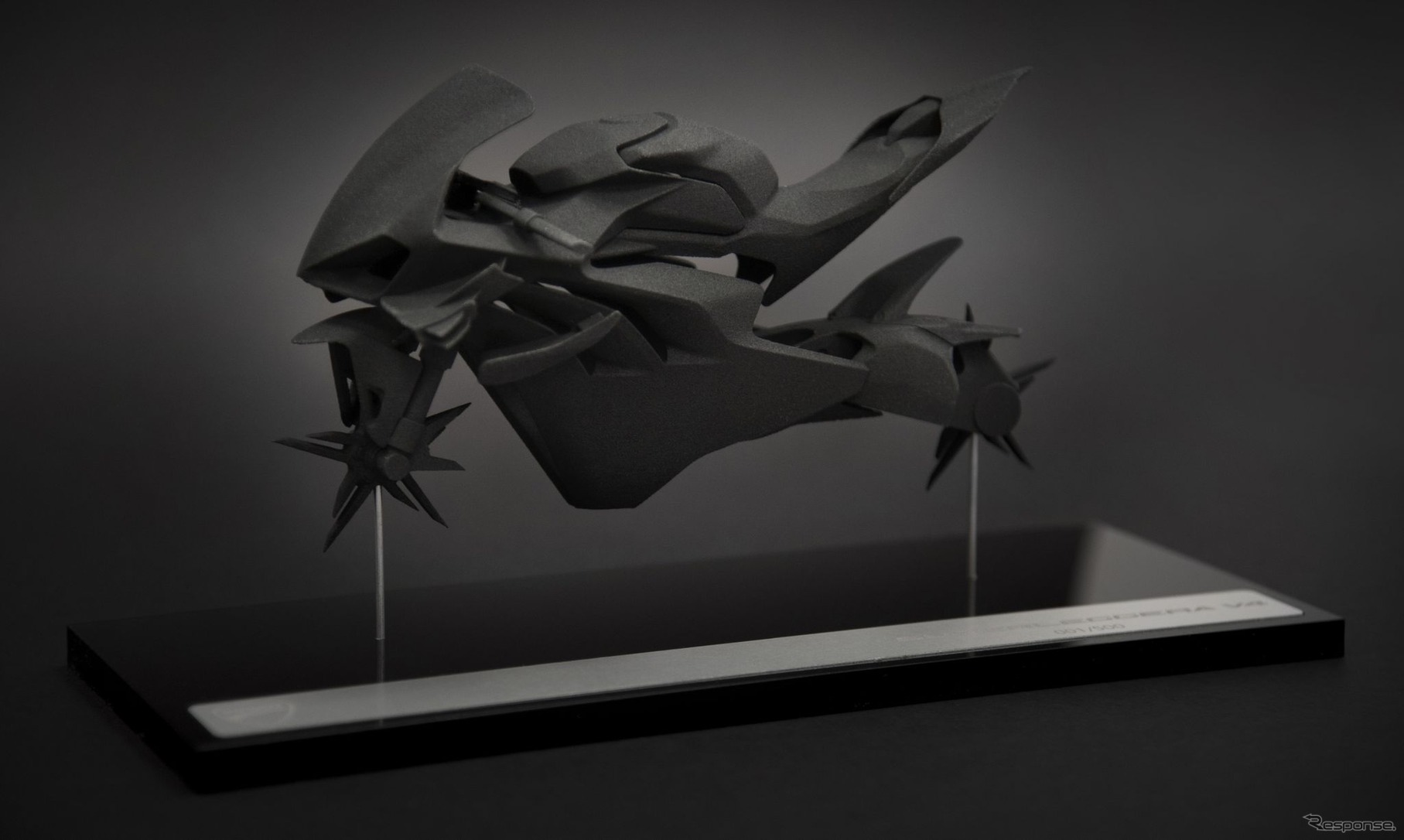 ドゥカティ・スーパーレッジェーラ V4の顧客に贈られる未来的なエアロダイナミクス形状をモデリングした10分の1スケールモデル