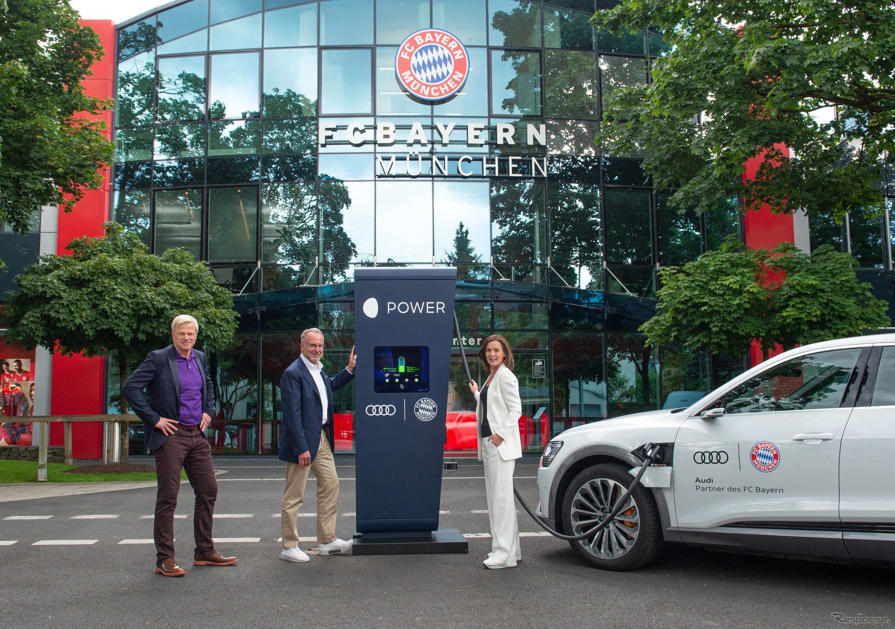 アウディ e-tron の充電スポットが設置されるサッカー「FCバイエルン・ミュンヘン」のトレーニング施設