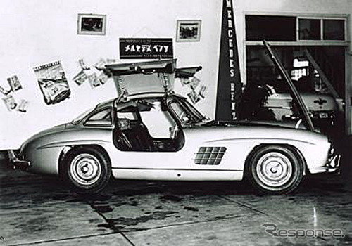 1956年、メルセデス・ベンツ 300SL の展示会風景