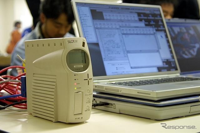 【オートサロン2002続報】幕張臨時分室のモバイルLAN、気になるFOMAは?