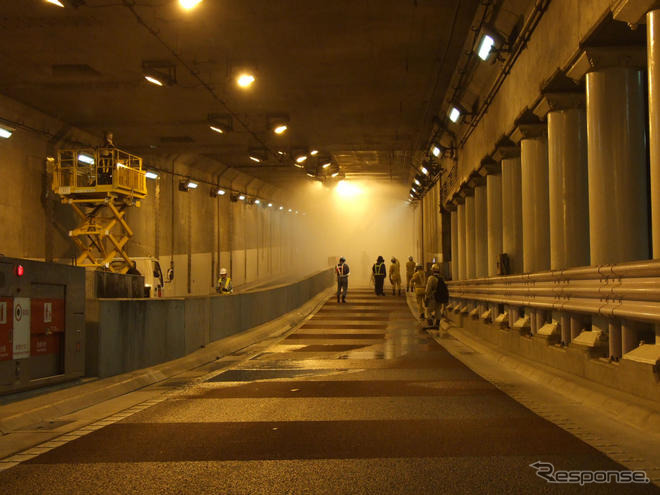 首都高防災施設点検…山手トンネル内にどしゃぶりの大雨!?