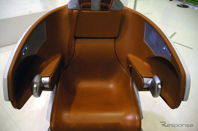 トヨタ i-REAL に乗る…走行前レクチャー