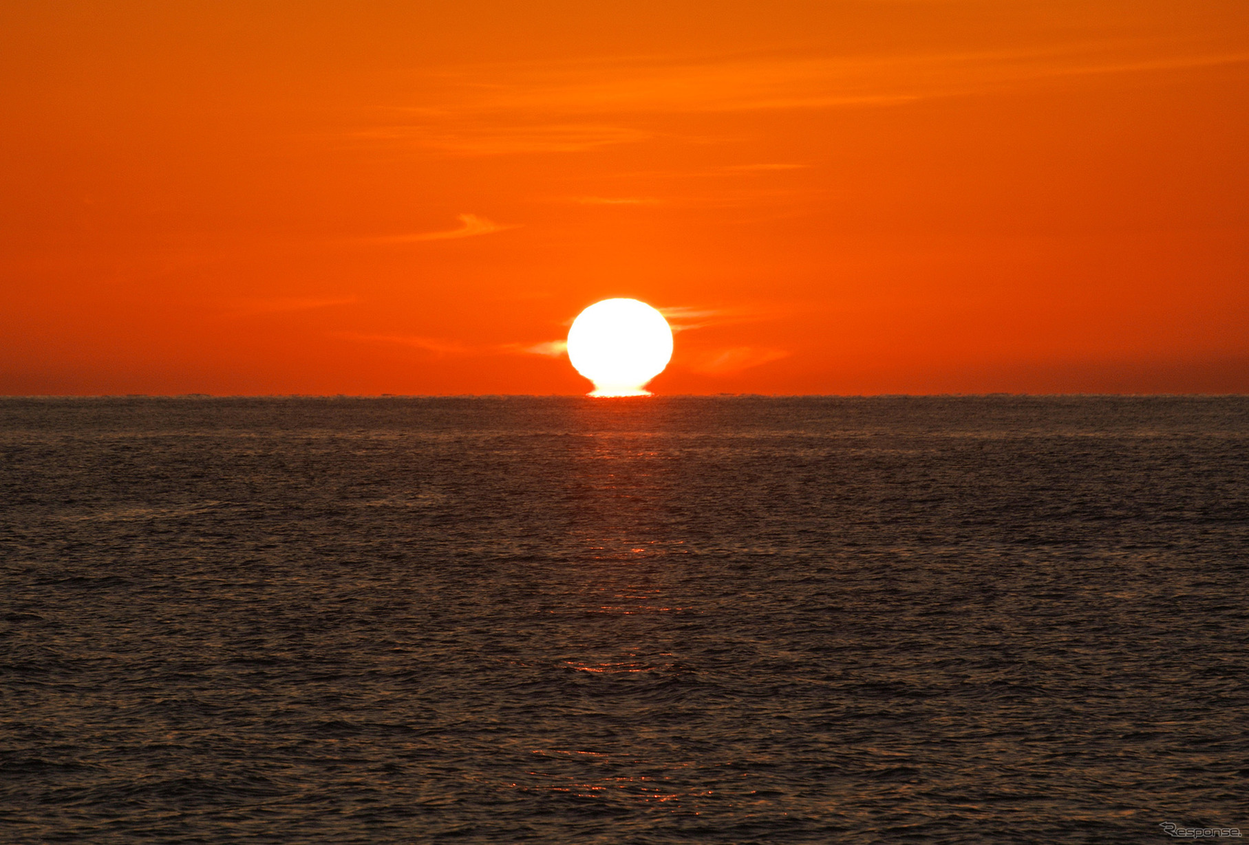 東シナ海に沈む夕日。九州西海岸はサンセットビュースポットの宝庫だ。