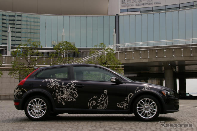ボルボ C30 グラフィックカー …ラッピングで気軽に模様替え