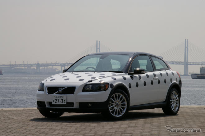 ボルボ C30 グラフィックカー …ラッピングで気軽に模様替え