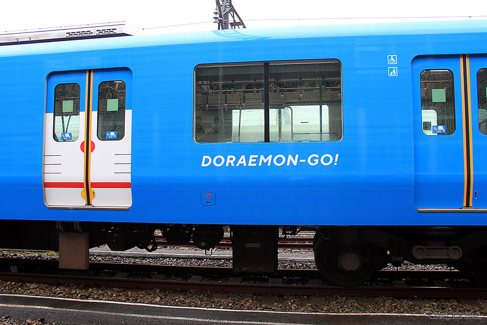 西武鉄道30000系「DORAEMON－GO！」