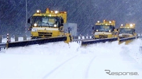 梯団除雪の様子