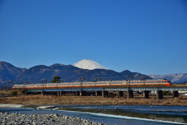 特急ロマンスカーLSE（7000形）