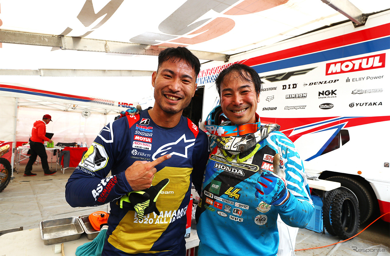 山本鯨選手と小島庸平監督