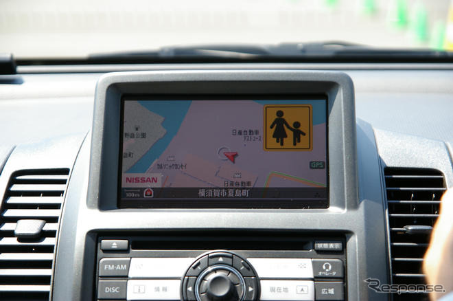 【日産 先進技術試乗】GPS携帯電話と連携し、子どもやお年寄りの事故を抑制
