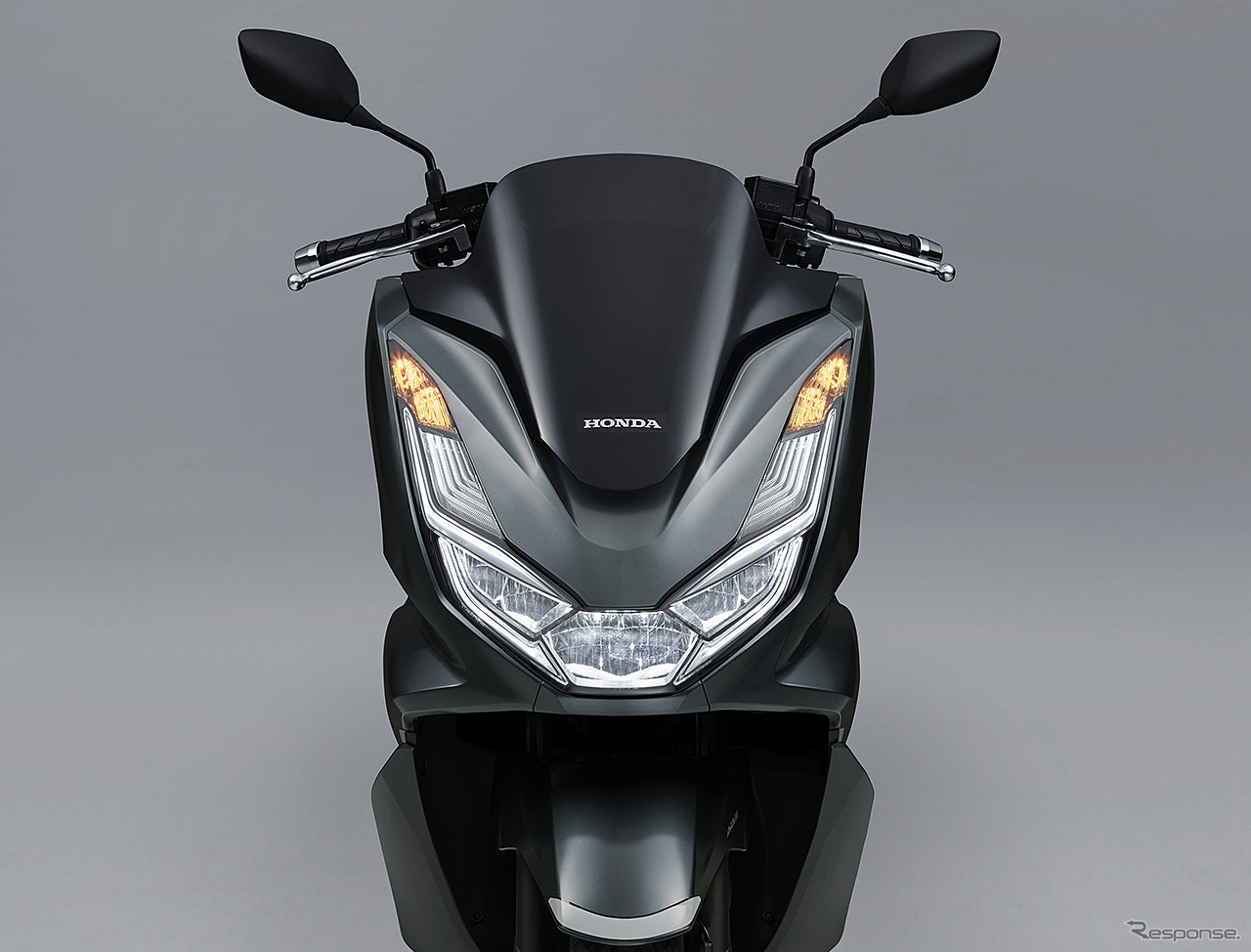フロントヘッドライトまわり（ホンダ PCX）