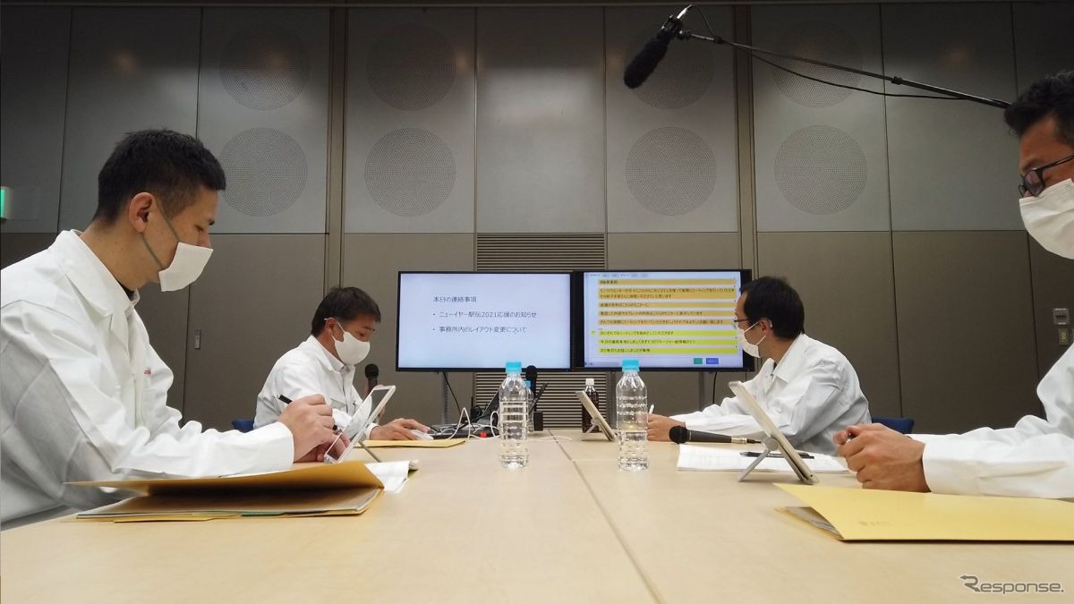 実際の会議デモ：右側画面の表示は、各自のタブレット画面にも表示されている