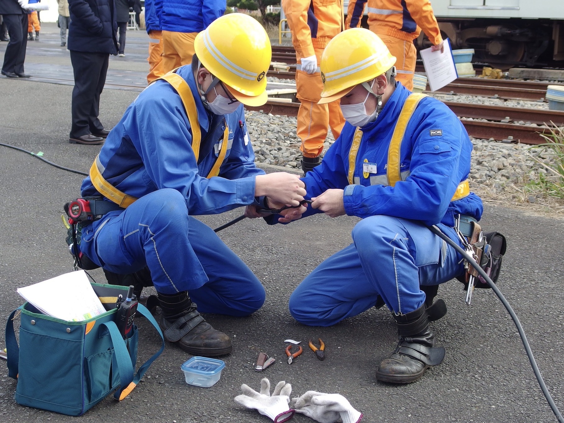 信号機無現示の原因は、ケーブルに飛来物があたったことによる断線だった。